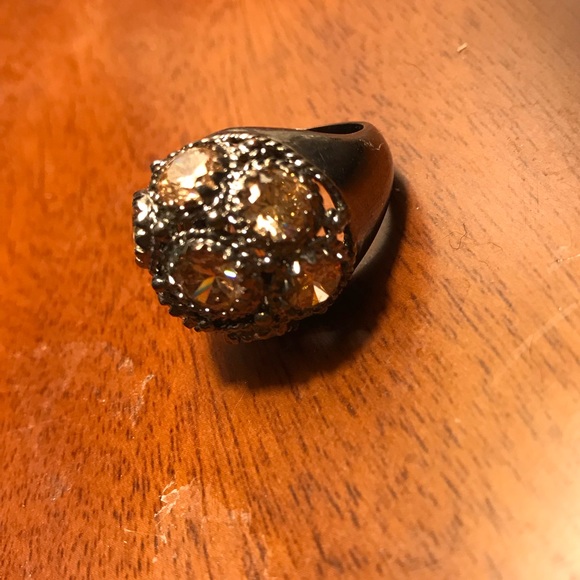 dark metallic and rosy stoned BCBG ring - Picture 4 of 8